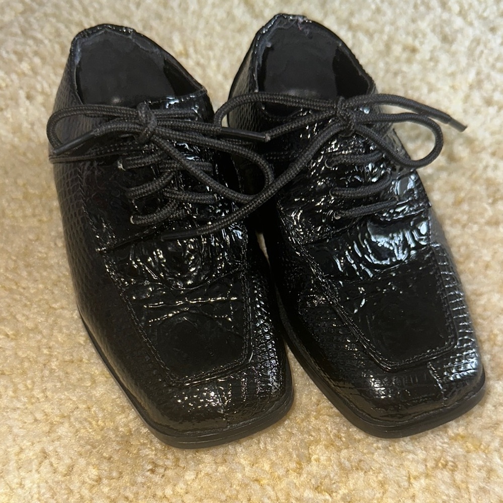 Toddler Boy’s Black Crocodile Pattern Dress Shoes
